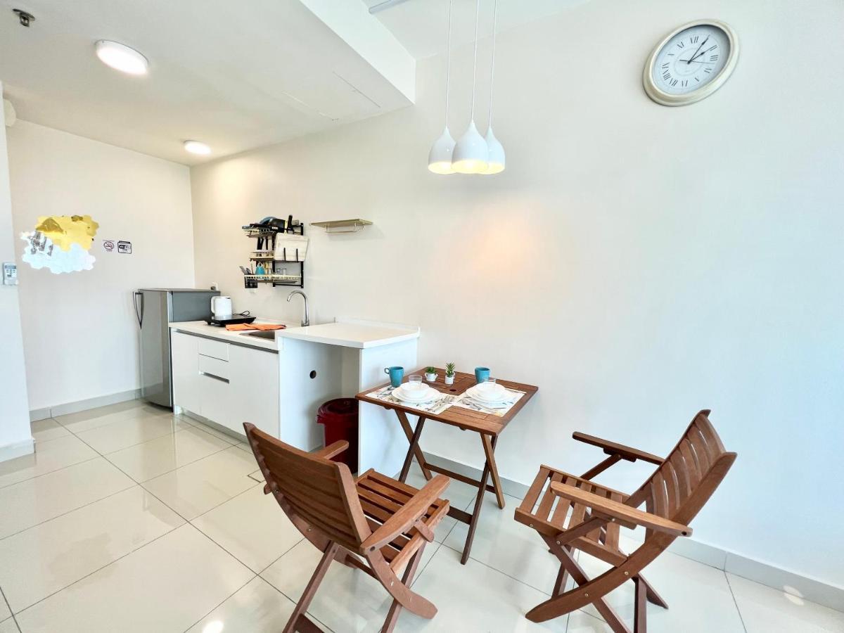 A 1-4 Pax Cozy Studio Tv Box Pool 100Mps Wifi 3 Bed Trefoil Setia Alam Exterior foto