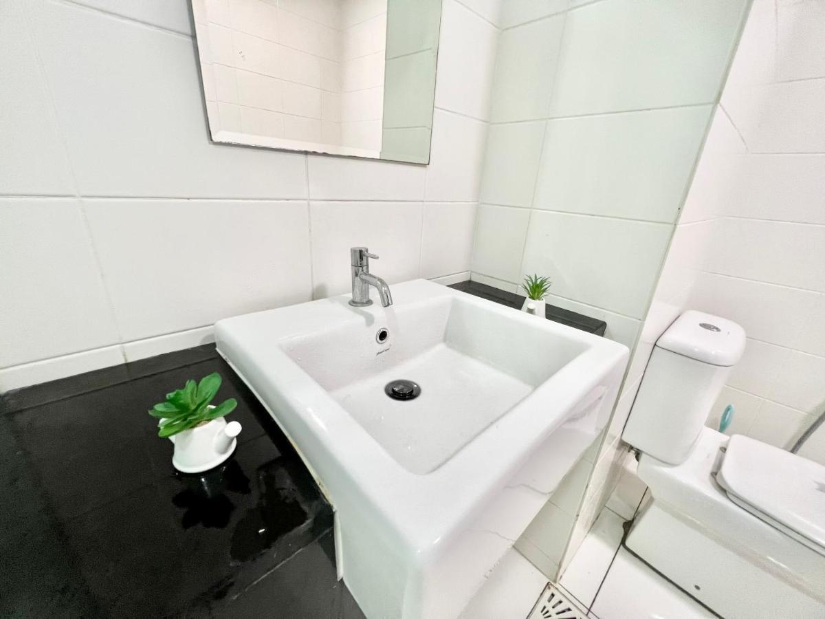 A 1-4 Pax Cozy Studio Tv Box Pool 100Mps Wifi 3 Bed Trefoil Setia Alam Exterior foto