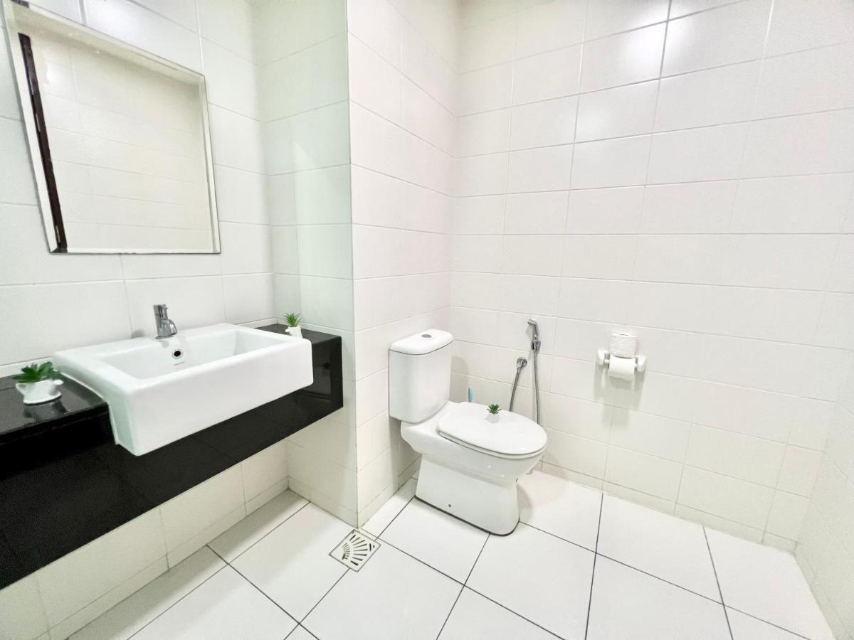 A 1-4 Pax Cozy Studio Tv Box Pool 100Mps Wifi 3 Bed Trefoil Setia Alam Exterior foto